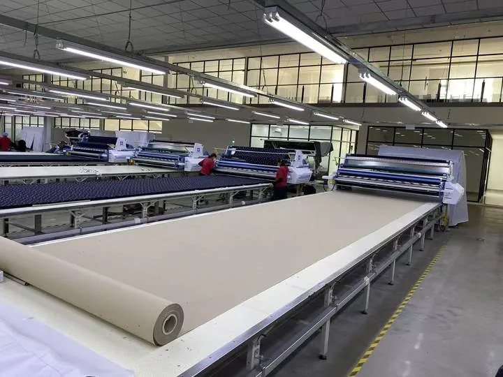 Automatic cloth spreading machine