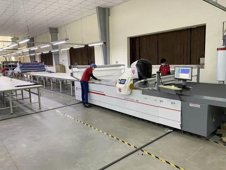 Automatic laser cutting machine
